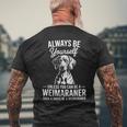 ビィ・ア・ワイマラナーおもしろいワイマラナー メンズTシャツ バックプリント 高齢者への贈り物