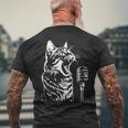 マイクで歌う猫 猫歌手 メンズTシャツ バックプリント 高齢者への贈り物