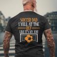 審判に自分の仕事みたいに怒鳴るよ。サッカーパパ。 長袖tシャツ メンズTシャツ バックプリント 高齢者への贈り物
