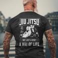 柔術 柔術 スポーツだけじゃない 生き方 メンズTシャツ バックプリント 高齢者への贈り物