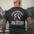 柔術学校は重要ですが、柔術は重要です メンズTシャツ バックプリント 高齢者への贈り物