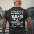 退役軍人妻 不機嫌な老人退役軍人夫の誇り高き妻 メンズTシャツ バックプリント 高齢者への贈り物