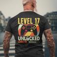 面白い17歳の誕生日 17歳 ギフト レベル17 アンロック メンズTシャツ バックプリント 高齢者への贈り物