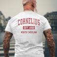 Cornelius North Carolina Nc ビンテージスポーツデザイン レッドデザイン メンズTシャツ バックプリント 高齢者への贈り物