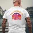 Stay Octimistic オクトパス 頭足類 イカ メンズ レディース メンズTシャツ バックプリント 高齢者への贈り物