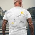 ポルトガルの道の痕跡、カミーノ・デ・サンティアゴ メンズTシャツ バックプリント 高齢者への贈り物