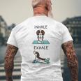 ヨガ吸い込む息を吐くイングリッシュ・スプリンガー・スパニエル犬 メンズTシャツ バックプリント 高齢者への贈り物