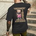 1965年12月 60歳の誕生日 60歳のテディベア Being Awesome メンズTシャツ バックプリント 彼への贈り物
