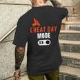 Cheat Day 高カロリー おもしろダイエット メンズTシャツ バックプリント 彼への贈り物