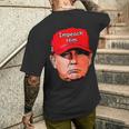 Impeach Trumptupid レッドキャップ ジョーク 民主党員 Usa 弾丸 メンズTシャツ バックプリント 彼への贈り物