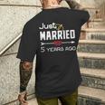 Just Married 5年前シャツ 結婚5周年記念 メンズTシャツ バックプリント 彼への贈り物