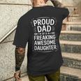 Orgoglioso Papà Di Una Figlia Impressionante Divertente Amore Familiare T-shirt da uomo con stampa posteriore Regalos para él