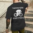Triathlete Office Against Road Bike ランニング トライアスロンスポーツ メンズTシャツ バックプリント 彼への贈り物