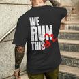 We Run This 我々はこれを実行しますランニング モチベーション マラソン フィットネス ワークアウト ジョギン メンズTシャツ バックプリント 彼への贈り物