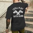 まだガンズで遊んでる面白いガン愛好家2a右ピストル メンズTシャツ バックプリント 彼への贈り物