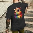 カピバラレインボーフラッグゲイプライド メンズTシャツ バックプリント 彼への贈り物