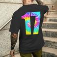 カラフルなタイダイ 17歳の誕生日または17番のチームイベント メンズTシャツ バックプリント 彼への贈り物