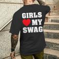 ガールズ・ラブ・マイ・スワッグ メンズTシャツ バックプリント 彼への贈り物