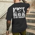 キックボクシングは私の治療法、キックボクシングの試合モチーフのキックボクサー メンズTシャツ バックプリント 彼への贈り物
