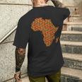 クールなアフリカの地図布、伝統的なアフリカのケンテ布。 メンズTシャツ バックプリント 彼への贈り物