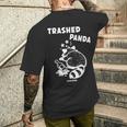 ゴミ箱パンダ 二日酔い ソーシャルメディア 狂った酔ったアライグマ メンズTシャツ バックプリント 彼への贈り物