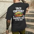 タコ・チューズデーは1週間のうちで一番好きな日 Taco Tuesday Is My Favorite Day メンズTシャツ バックプリント 彼への贈り物