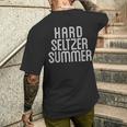 ハードセルツァー 夏 おもしろい アルコール スパイク セルツァー メンズTシャツ バックプリント 彼への贈り物