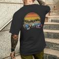 ビーチのレトロな車 ヴィンテージ グランジサンセット メンズTシャツ バックプリント 彼への贈り物