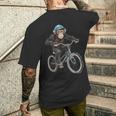 モンキー ライディング バイク ヴィンテージ 自転車 バイカー エイプ チンパンジー メンズTシャツ バックプリント 彼への贈り物