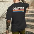 ヴィンテージ レトロ 70年代80年代スタイル オハイオ州ダルトンの故郷 メンズTシャツ バックプリント 彼への贈り物