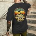 ヴィンテージカー 1966 年5月 60 歳の誕生日 1966 年のクラシックカー メンズTシャツ バックプリント 彼への贈り物