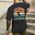 ヴィンテージソフトボール I Just Freaking Love ソフトボール愛好家 メンズTシャツ バックプリント 彼への贈り物