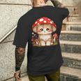 ヴィンテージ猫とキノコの帽子かわいいコテージコア美学 メンズTシャツ バックプリント 彼への贈り物