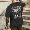 合気道 秋田犬 おもしろ合気道 秋田犬 日本mma メンズTシャツ バックプリント 彼への贈り物
