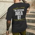 私は61歳の誕生日 おもしろい エリアに入ってる 61歳 メンズTシャツ バックプリント 彼への贈り物