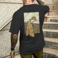 蛾は自分の反射を見つめます 蛾 昆虫 昆虫学 昆虫 メンズTシャツ バックプリント 彼への贈り物