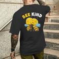 蜂親切かわいい親切に蜂しゃれ蜂親切ミツバチ メンズTシャツ バックプリント 彼への贈り物