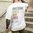 1953年5月以来素晴らしい誕生日。面白いレトロ。 メンズTシャツ バックプリント 彼への贈り物