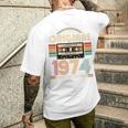 52 歳の誕生日プレゼント男性 1974 年 レトロ ビンテージ テープ メンズTシャツ バックプリント 彼への贈り物