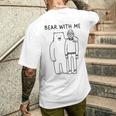 Bear With Me – 面白いミニマリストアニマルしゃれ メンズTシャツ バックプリント 彼への贈り物