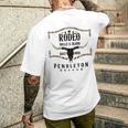 オレゴン州ペンドルトン-ロデオブルズ＆ブラッド、ダスト＆マッド メンズTシャツ バックプリント 彼への贈り物