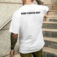 クールな手締めのみ シンプルな言葉でトレンディなデザイン。 メンズTシャツ バックプリント 彼への贈り物