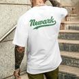 ニューアークオハイオ州ヴィンテージスポーツグラフィック。 メンズTシャツ バックプリント 彼への贈り物