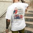 バックプリントの本、コーヒー、フクロウのおかしな幸せ メンズTシャツ バックプリント 彼への贈り物