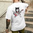 ベースギターを弾く 面白い ロック猫 バンド ミュージシャン ベーシスト 動物 メンズTシャツ バックプリント 彼への贈り物