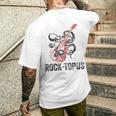 レトロ オクトパス クラーケン ギターを弾く Rock-Topus ギタリスト メンズTシャツ バックプリント 彼への贈り物