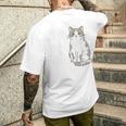 猫のために働いてます サバ白猫 猫好きあるある 社畜ネタ 面白い メンズTシャツ バックプリント 彼への贈り物