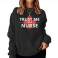 Trust Me Im A Nurseシャツは、すべての看護師、家族、友人に贈ることができます。 レディーススウェットシャツ