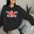 Trust Me Im A Nurseシャツは、すべての看護師、家族、友人に贈ることができます。 レディーススウェットシャツ 彼女への贈り物