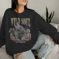 Wildoul Howling Wolf Among Flowers And Forest レディーススウェットシャツ 彼女への贈り物